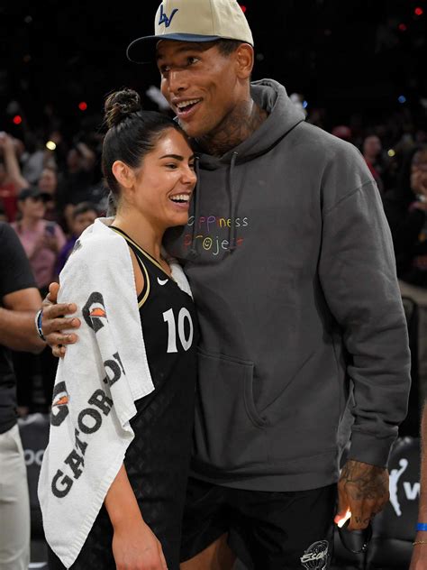 Las Vegas Star Athletes Darren Waller, Kelsey Plum Are。